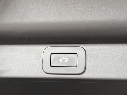 Used 2024 Land Rover Range Rover Long Wheelbase Autobiography image 17