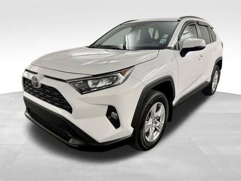 Used 2020 Toyota RAV4 XLE w/ Convenience Package image 4