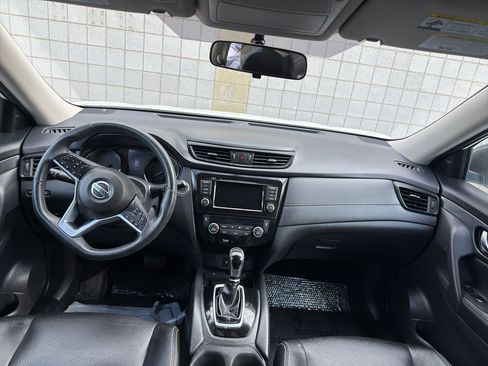 Used 2018 Nissan Rogue SV AWD/4WD image 9