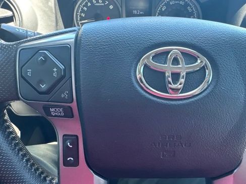 Used 2019 Toyota Tacoma SR5 AWD/4WD image 18