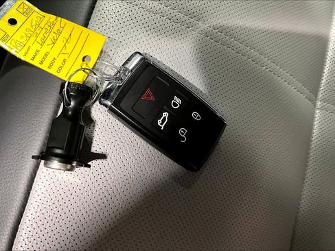 Used 2024 Land Rover Range Rover Velar Dynamic SE image 14