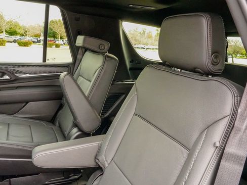 Used 2024 GMC Yukon Denali w/ Advanced Technology Package image 14