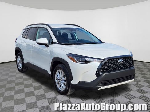 Used 2023 Toyota Corolla Cross LE image 1