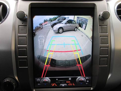 Used 2018 Toyota Tundra SR5 AWD/4WD image 18