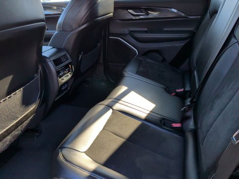 Used 2022 Jeep Grand Cherokee Altitude image 34