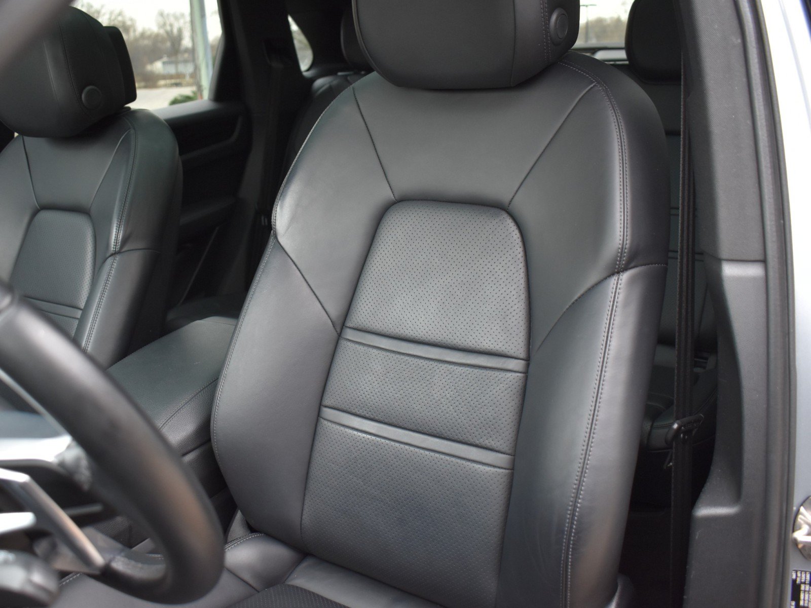 Used 2021 Porsche Cayenne AWD/4WD image 30