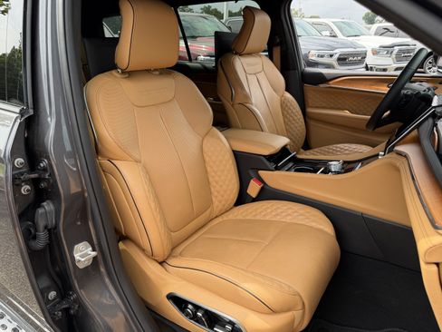 Used 2024 Jeep Grand Cherokee L Summit AWD/4WD image 39