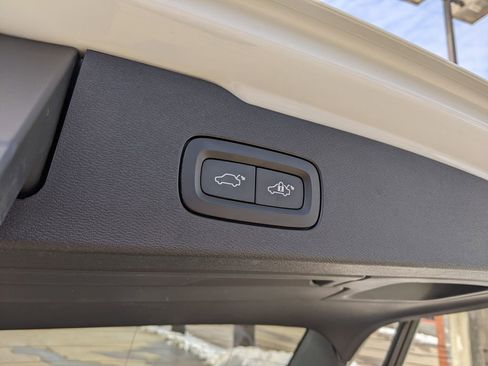 Used 2021 Volvo V60 T5 Cross Country image 29