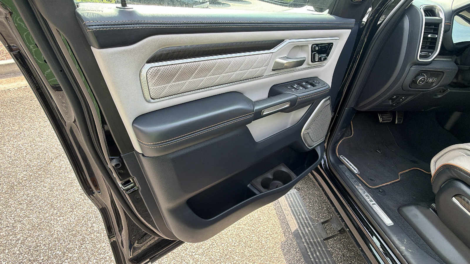 Certified 2025 RAM 1500 Tungsten AWD/4WD image 14