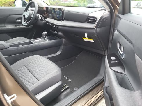 New 2026 Nissan Kicks SV FWD image 10