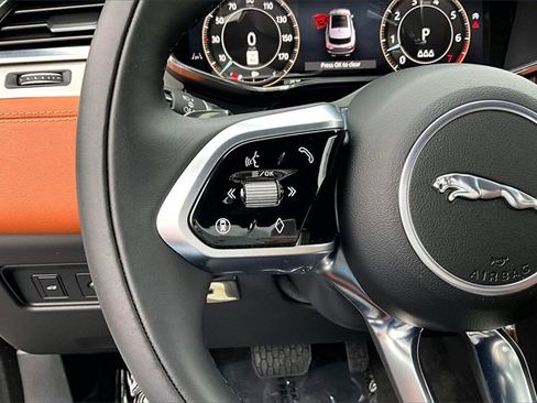 Used 2025 Jaguar F-PACE R-Dynamic S image 11