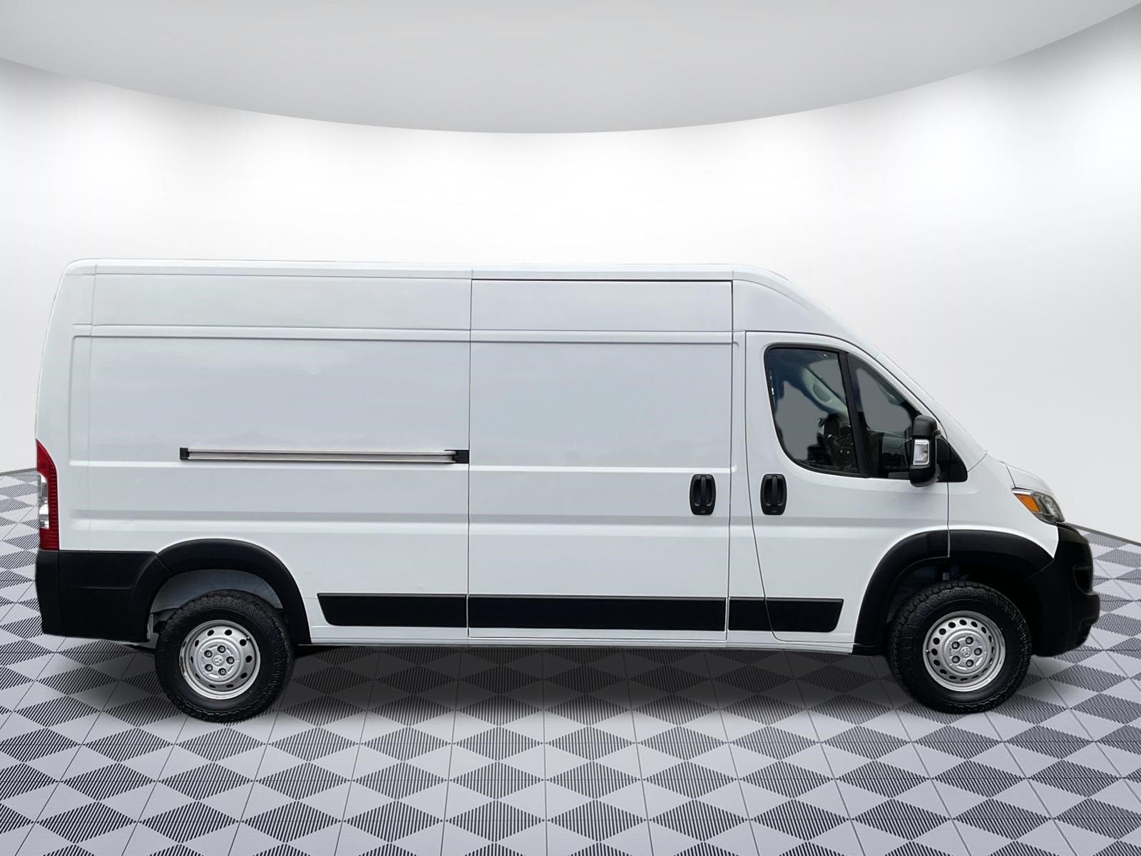 Used 2025 RAM ProMaster 2500 w/ Convenience Group FWD image 2
