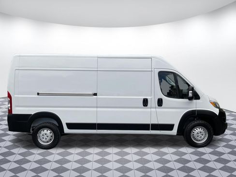 Used 2025 RAM ProMaster 2500 w/ Convenience Group FWD image 2