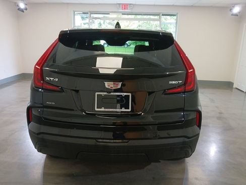 Certified 2024 Cadillac XT4 Luxury w/ Cold Weather Package AWD/4WD image 12