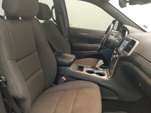 Used 2021 Jeep Grand Cherokee Laredo RWD image 21