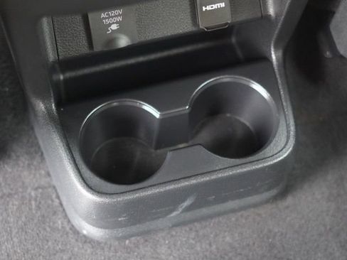 Used 2023 Toyota Sienna Limited image 35