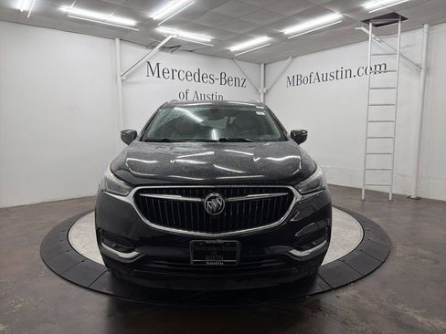 Used 2019 Buick Enclave Essence image 2