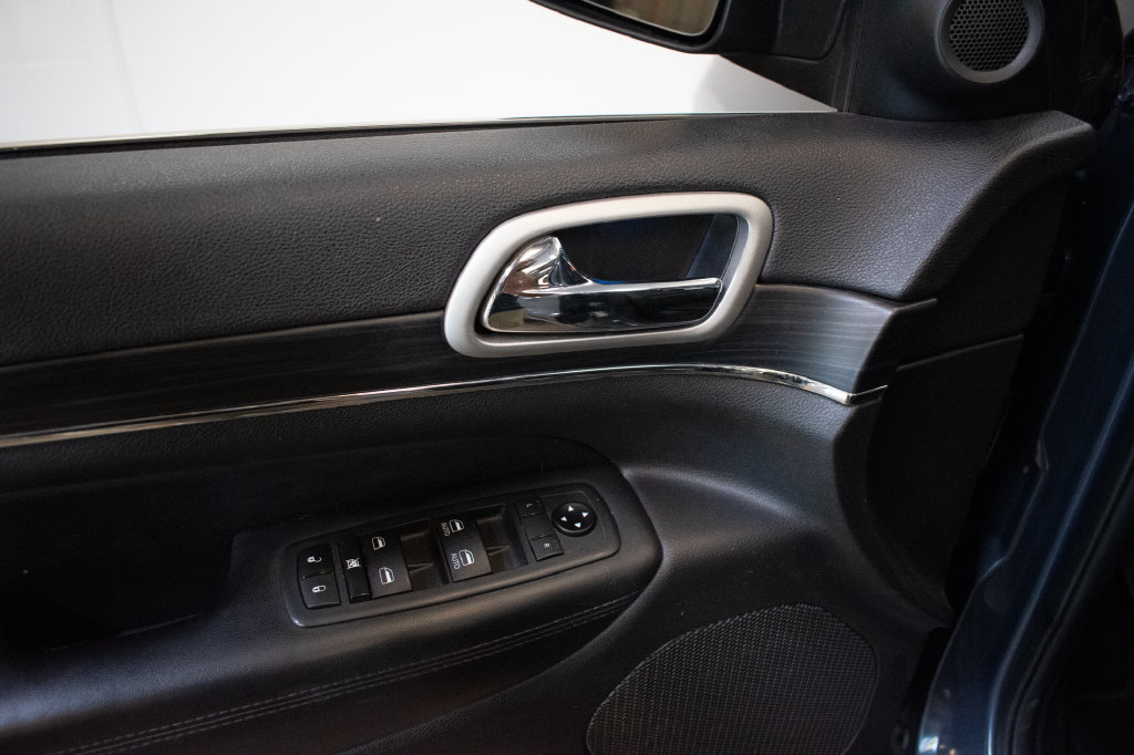 Used 2021 Jeep Grand Cherokee Limited AWD/4WD image 22