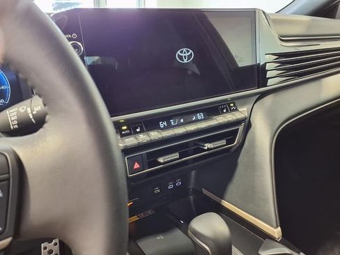 Used 2025 Toyota Camry XSE FWD image 10