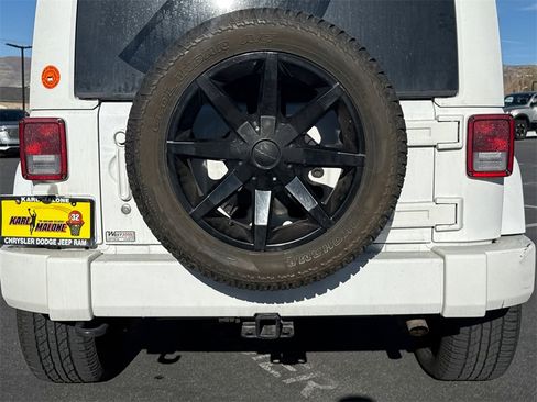 Used 2016 Jeep Wrangler Unlimited Sahara w/ Connectivity Group image 11