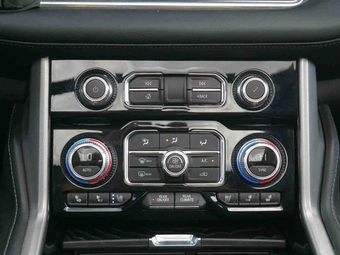 Used 2024 GMC Yukon XL Denali AWD/4WD image 8