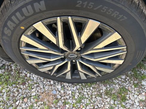 Used 2025 Nissan Altima 2.5 SV FWD image 31