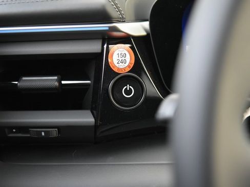 Certified 2025 Porsche Macan 4S Electric image 33