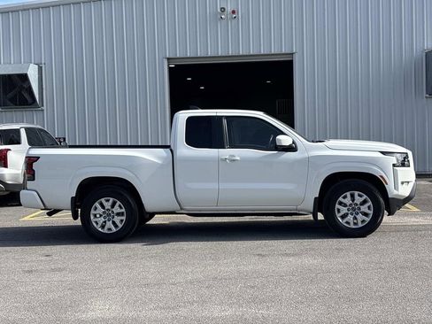 Used 2024 Nissan Frontier SV w/ SV Convenience Package RWD image 6