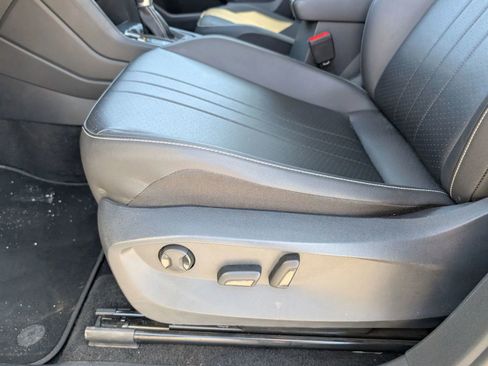 Used 2023 Volkswagen Tiguan SE image 26