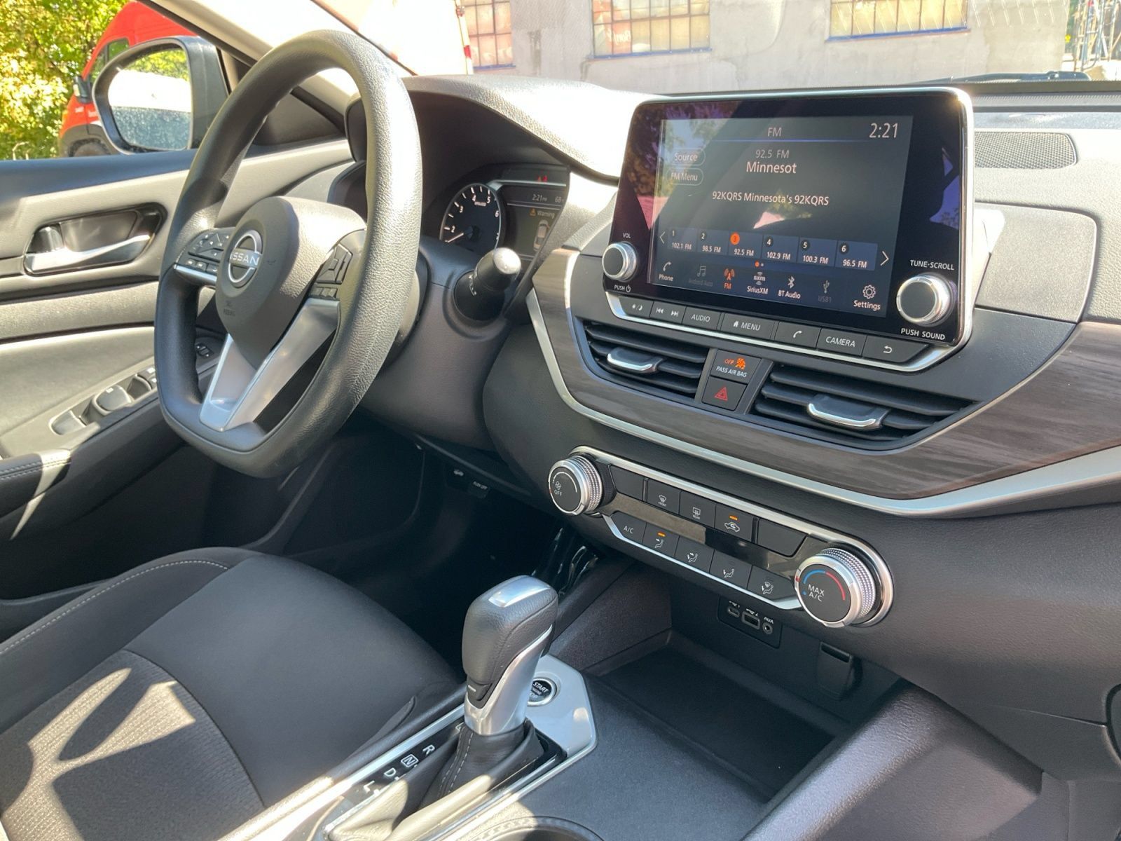Used 2025 Nissan Altima 2.5 SV FWD image 19