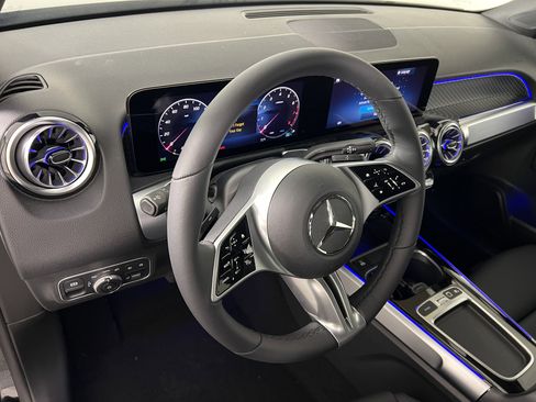New 2025 Mercedes-Benz GLB 250 4MATIC image 17