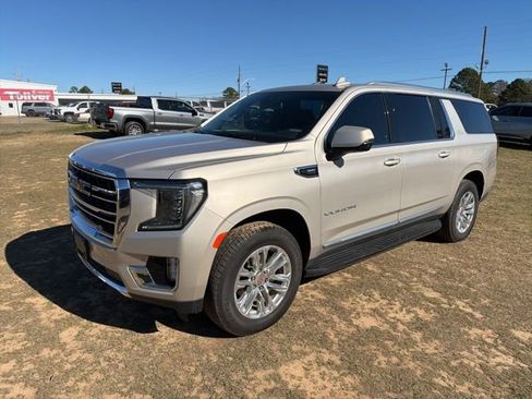 Used 2024 GMC Yukon XL SLT w/ SLT Luxury Package image 2