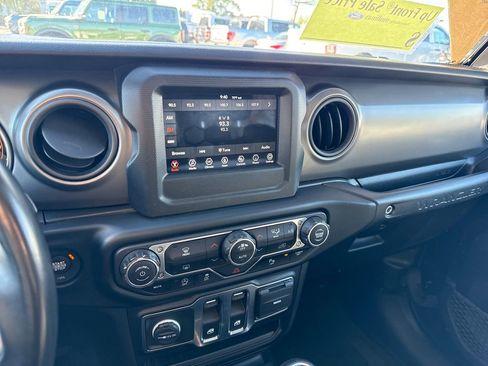 Used 2021 Jeep Wrangler Sport image 18