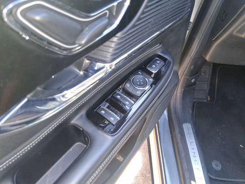 Used 2021 Lincoln Corsair AWD w/ Rear Removable Package Tray image 15