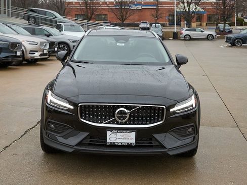 New 2026 Volvo V60 B5 Cross Country Plus w/ Climate Package image 5