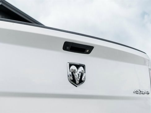 Used 2018 RAM 3500 Laramie w/ Cold Weather Group AWD/4WD image 16