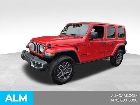 Used 2025 Jeep Wrangler Unlimited Sahara AWD/4WD image 1