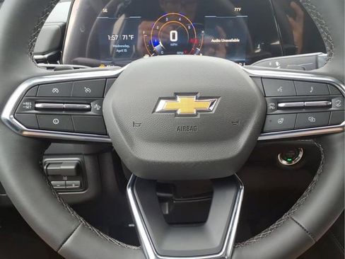 New 2026 Chevrolet Suburban LT image 11