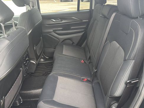 Used 2023 Jeep Grand Cherokee Laredo w/ Luxury Tech Group I AWD/4WD image 30