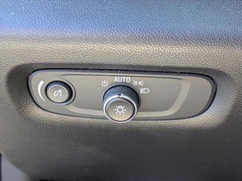 Used 2021 Chevrolet Traverse LS FWD image 10