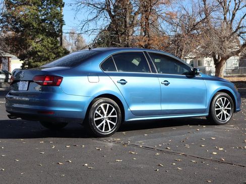 Used 2017 Volkswagen Jetta SE image 5