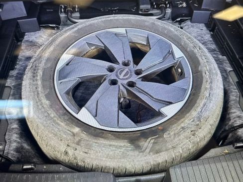 Used 2025 Nissan Rogue SV image 11