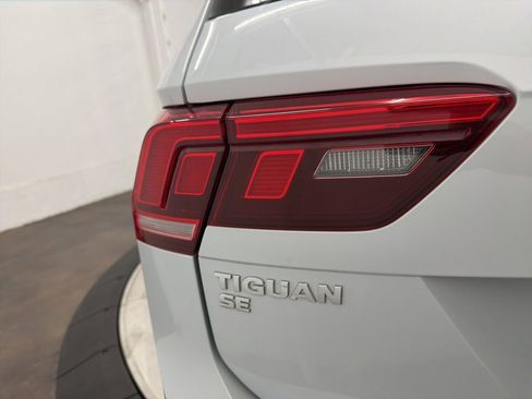 Used 2018 Volkswagen Tiguan SE FWD image 12