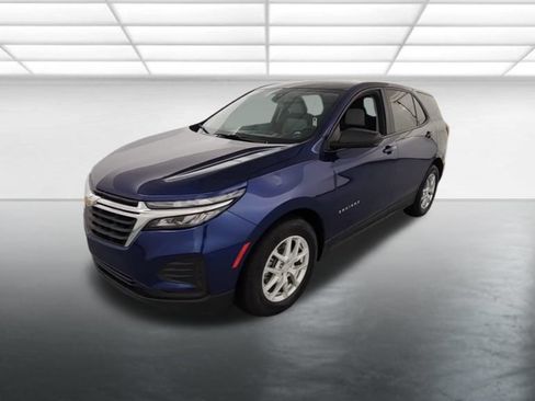 Used 2022 Chevrolet Equinox LS w/ LS Convenience Package FWD image 2