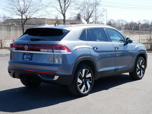 Certified 2025 Volkswagen Atlas Cross Sport SE w/ Panoramic Sunroof Package image 7