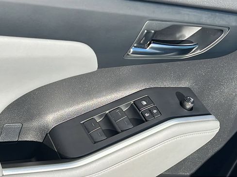 Used 2024 Toyota Highlander XLE image 22