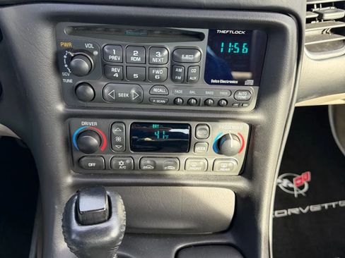 Used 2003 Chevrolet Corvette Coupe w/ Preferred Equipment Group image 22