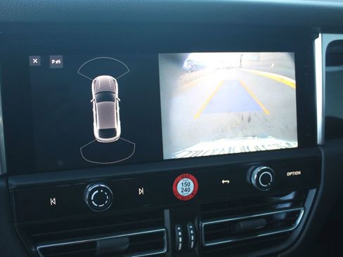 Certified 2025 Porsche Macan image 22