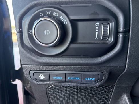 Used 2025 Jeep Wrangler Unlimited Sahara w/ Safety Group AWD/4WD image 14