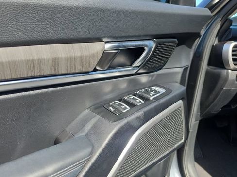 Certified 2024 Kia Telluride EX w/ EX Captain's Chair Package FWD image 19